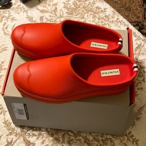 Women’s Hunter rain shoes size 9